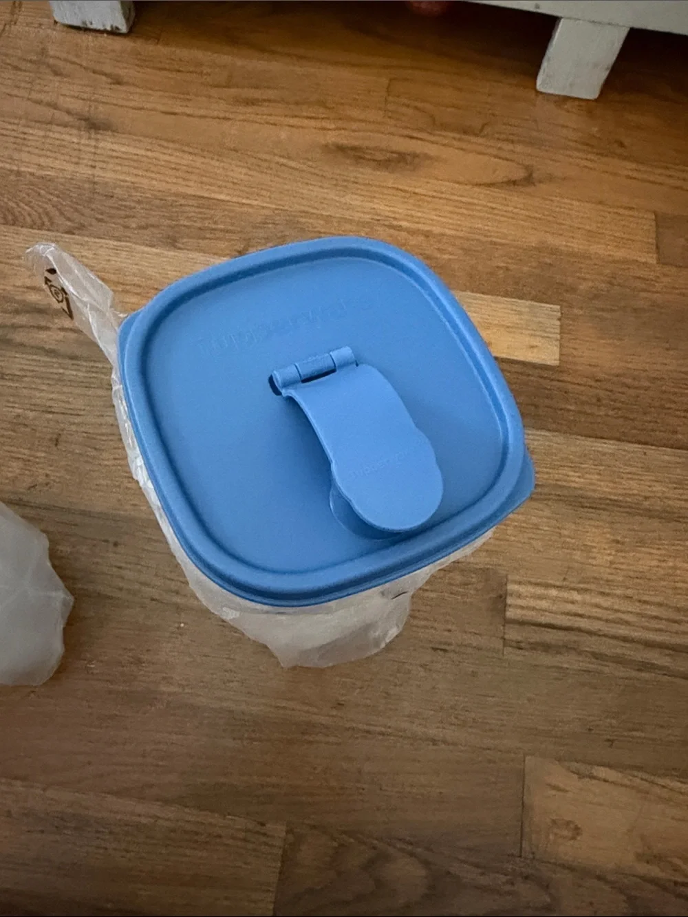Tupperware Slim Line Pitcher w strainer